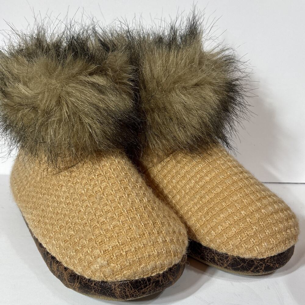 Cuddle duds Size 7-8 Slippers